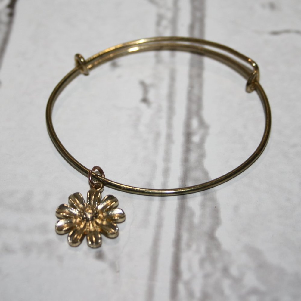 Beautiful gold bangle bracelet with flower charm